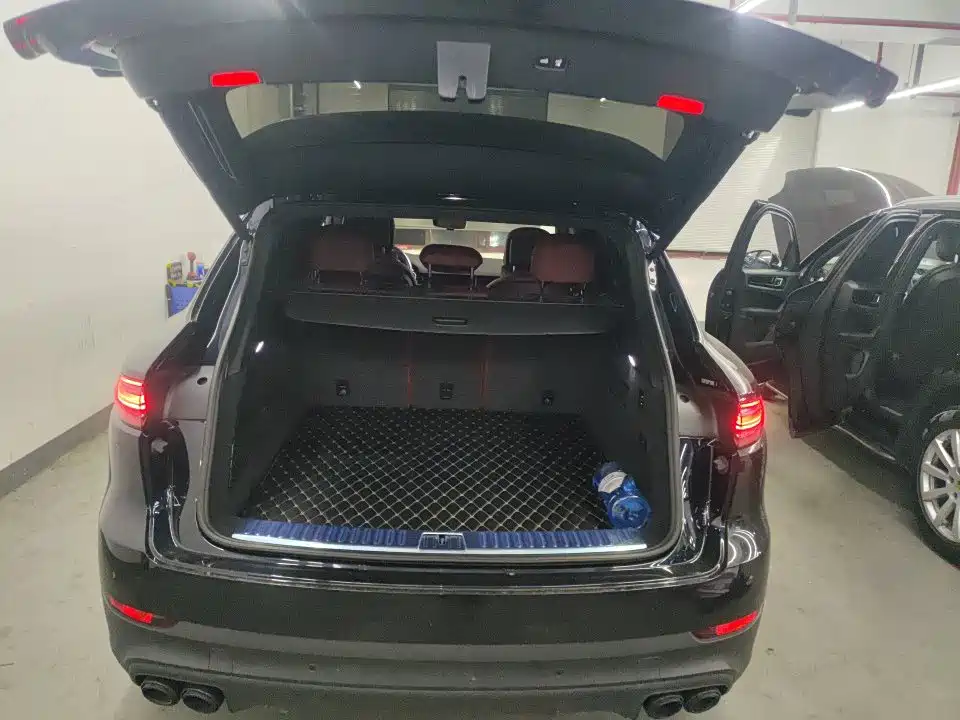 Porsche Cayenne — миниатюра 9