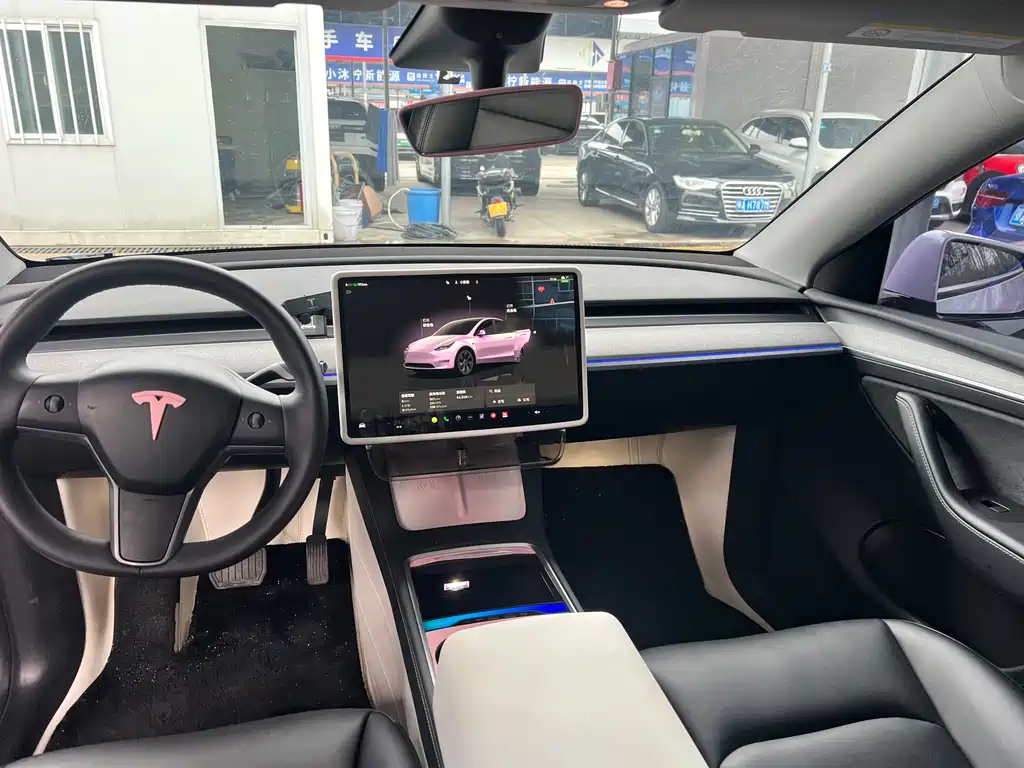 TESLA MODEL Y