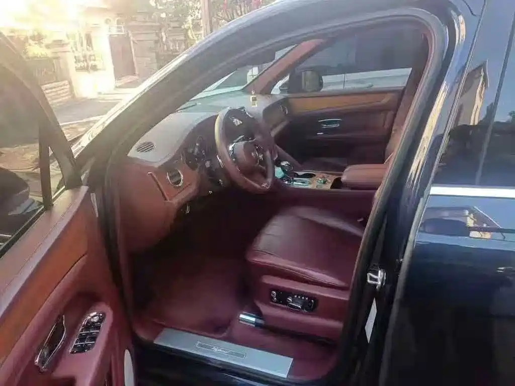 Bentley Bentayga PHEV — миниатюра 5