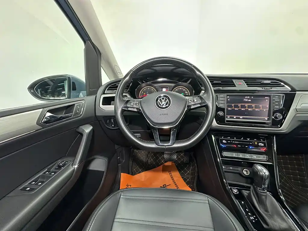 Volkswagen Touran — миниатюра 21