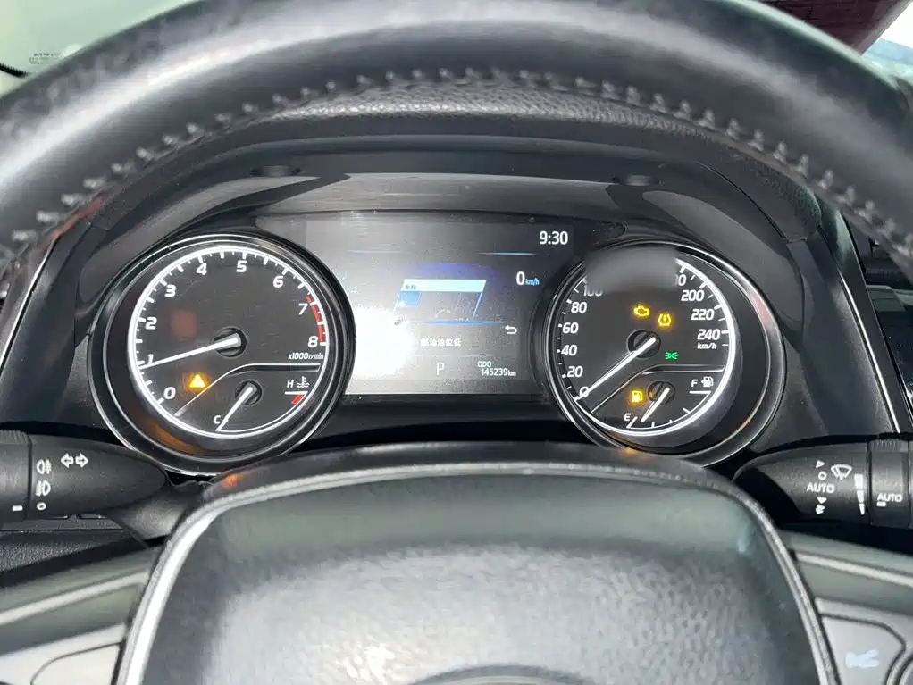 Toyota Camry — миниатюра 5