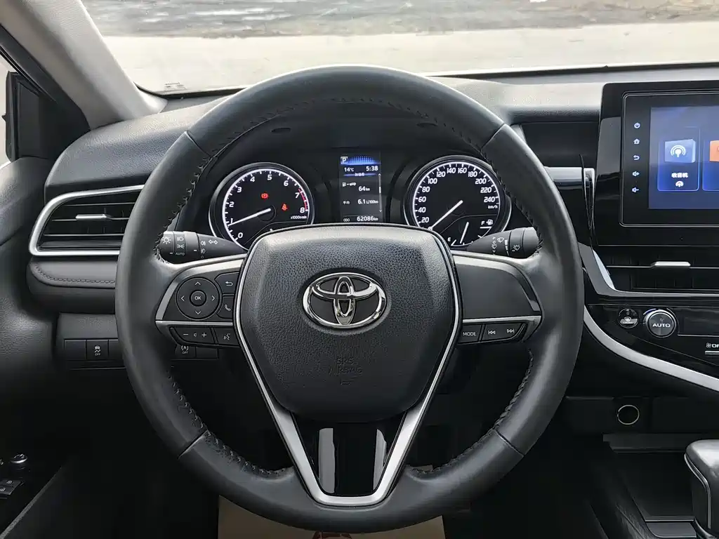 TOYOTA CAMRY