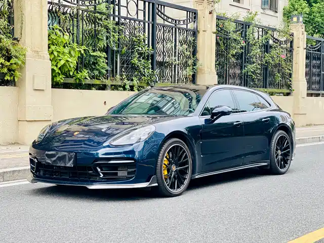PORSCHE PANAMERA