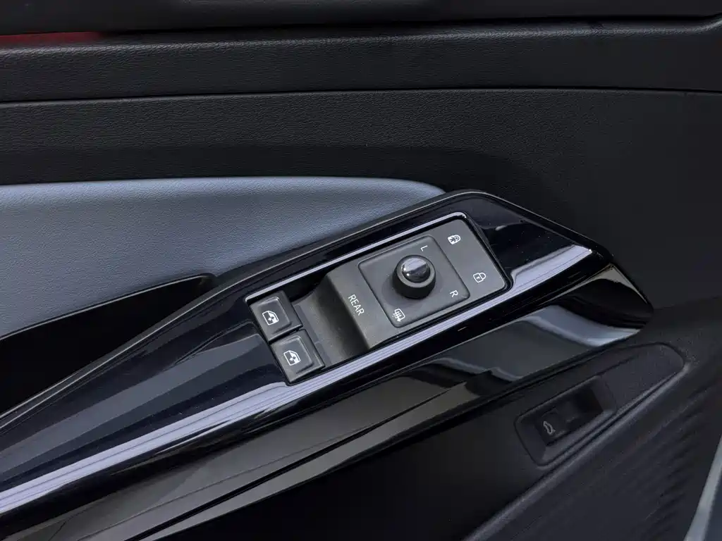 Volkswagen ID.4 X — миниатюра 10