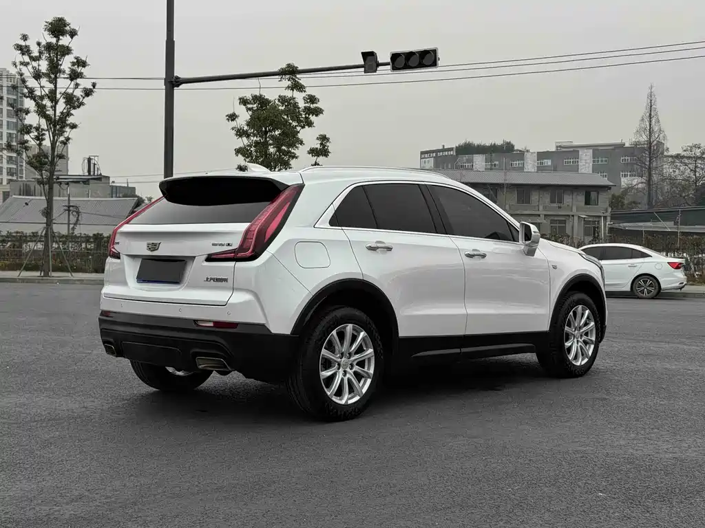 CADILLAC XT4