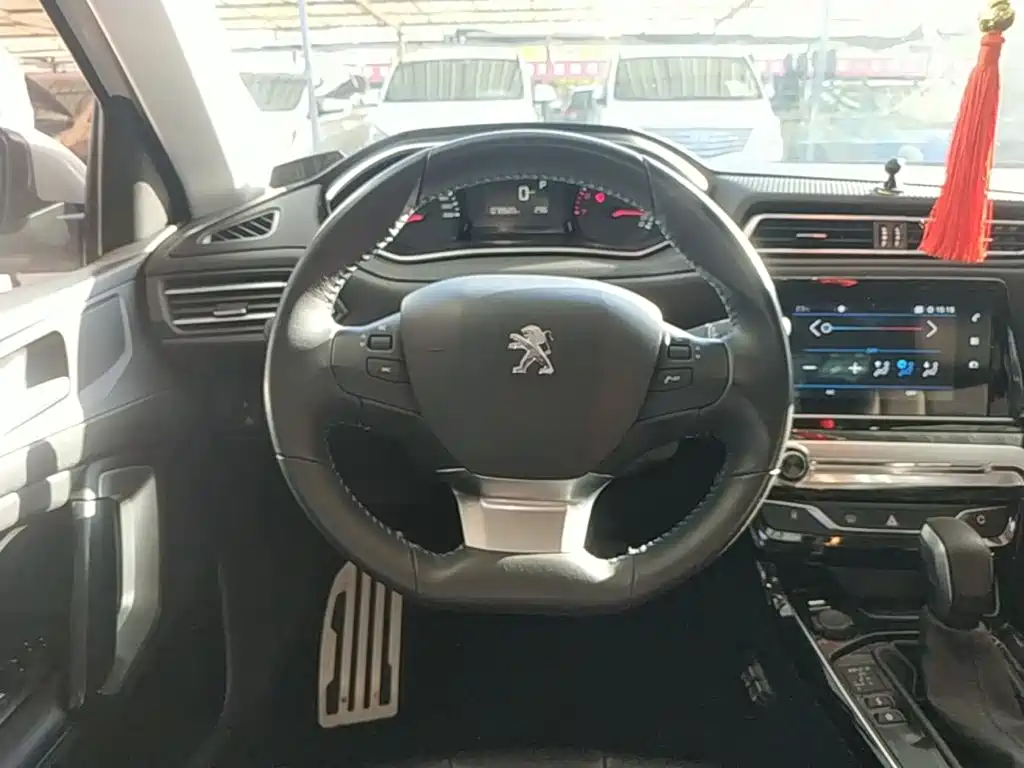 Peugeot 308 — миниатюра 11