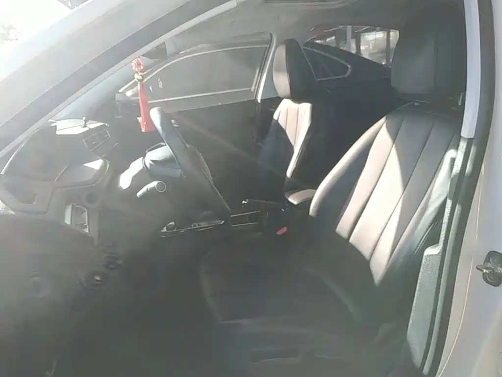 Peugeot 308 — миниатюра 15