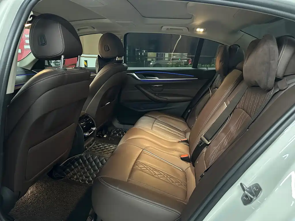 BMW 5 Series New Energy — миниатюра 11