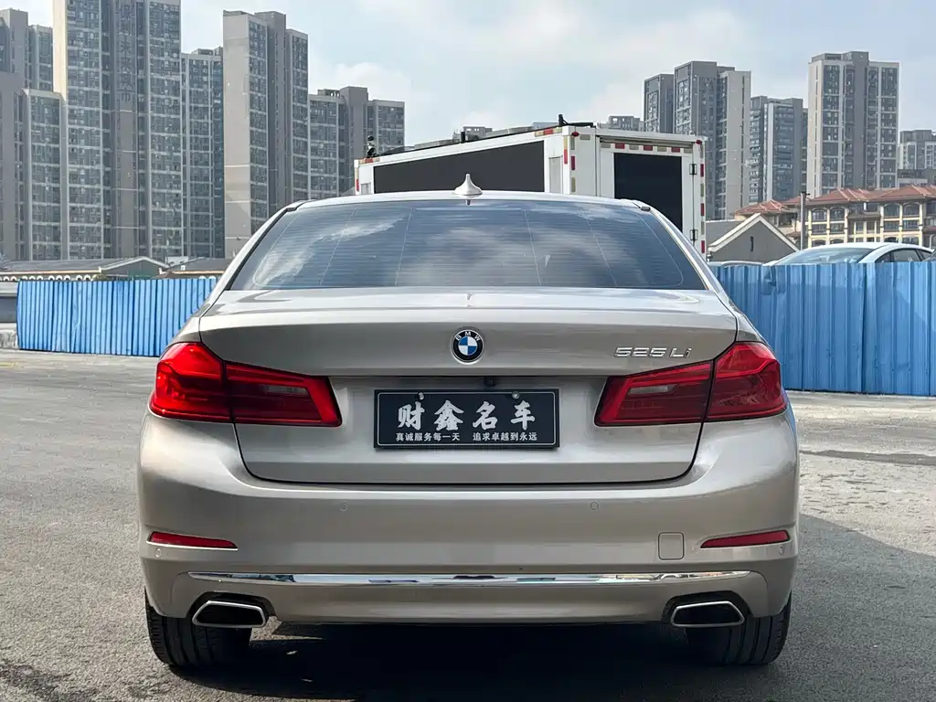 BMW 5 SERIES