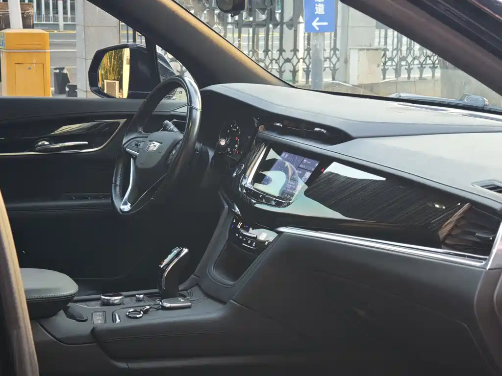 Cadillac XT6 — миниатюра 12