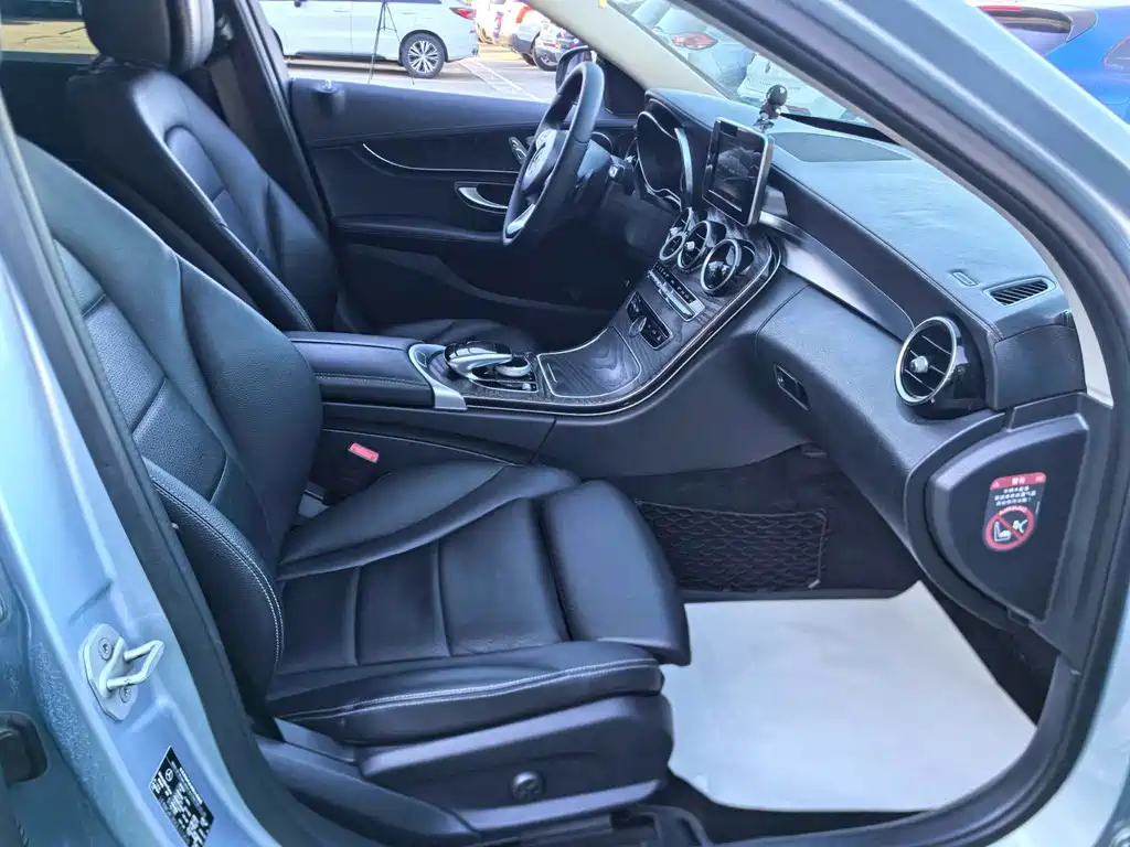 Mercedes-Benz C-Class — миниатюра 13