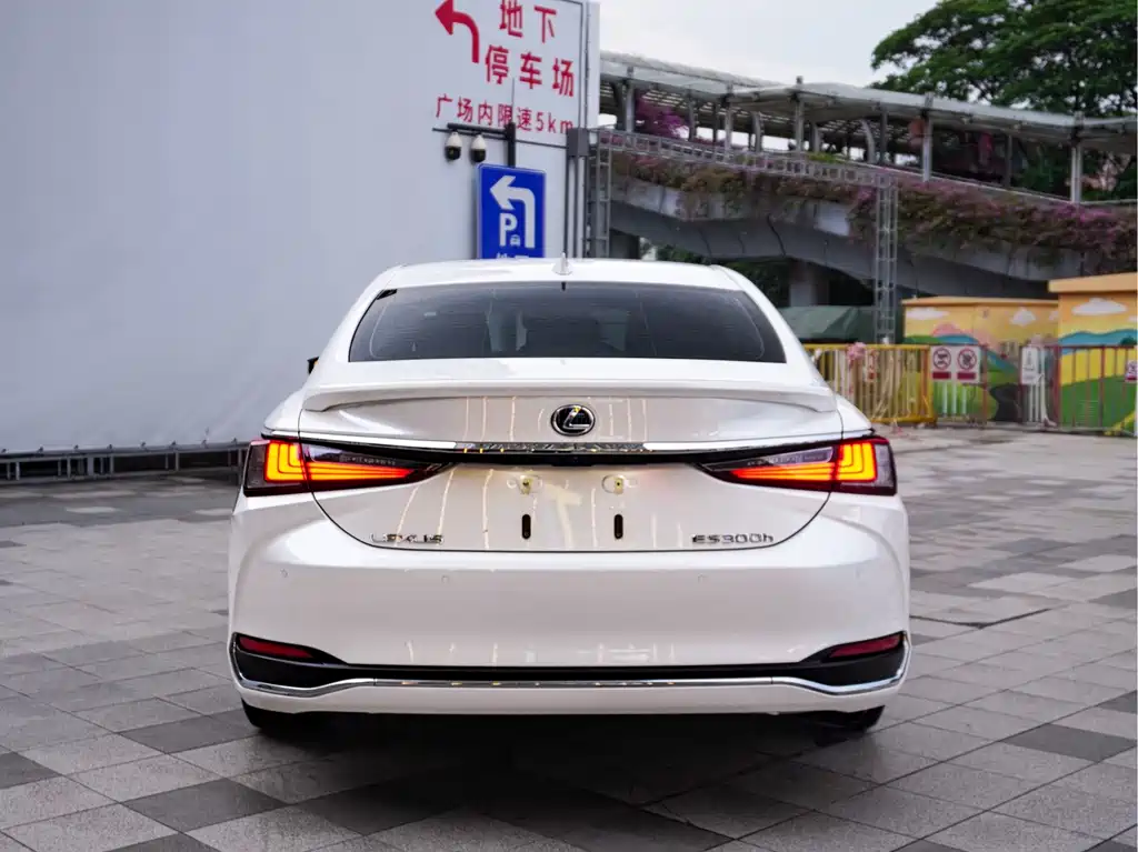 Lexus ES — миниатюра 7