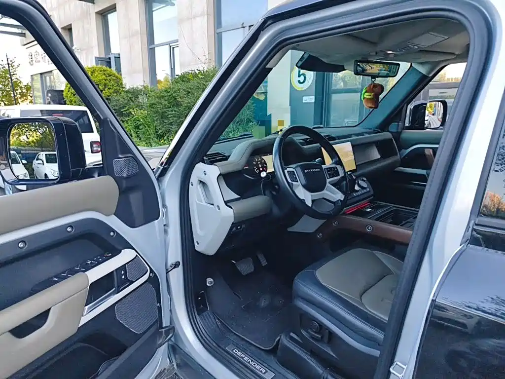 Land Rover Defender — миниатюра 17