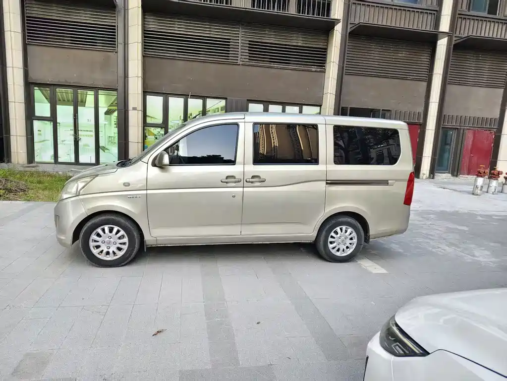 Wuling Rongguang V — миниатюра 3