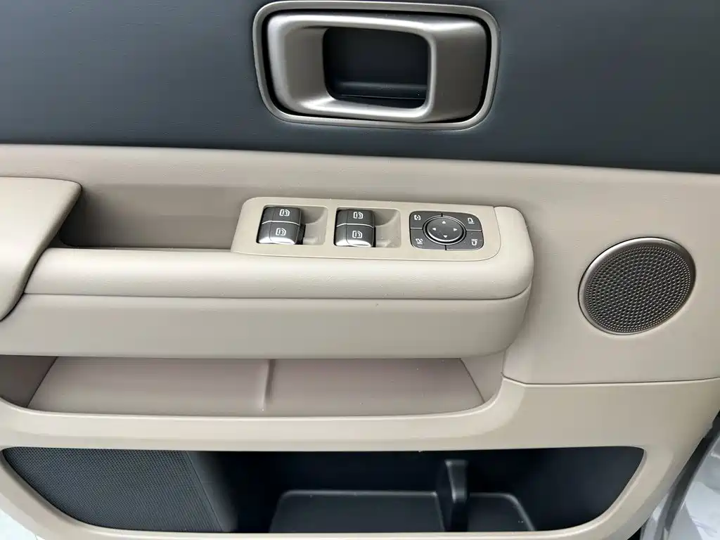 Li Auto Li MEGA — миниатюра 16