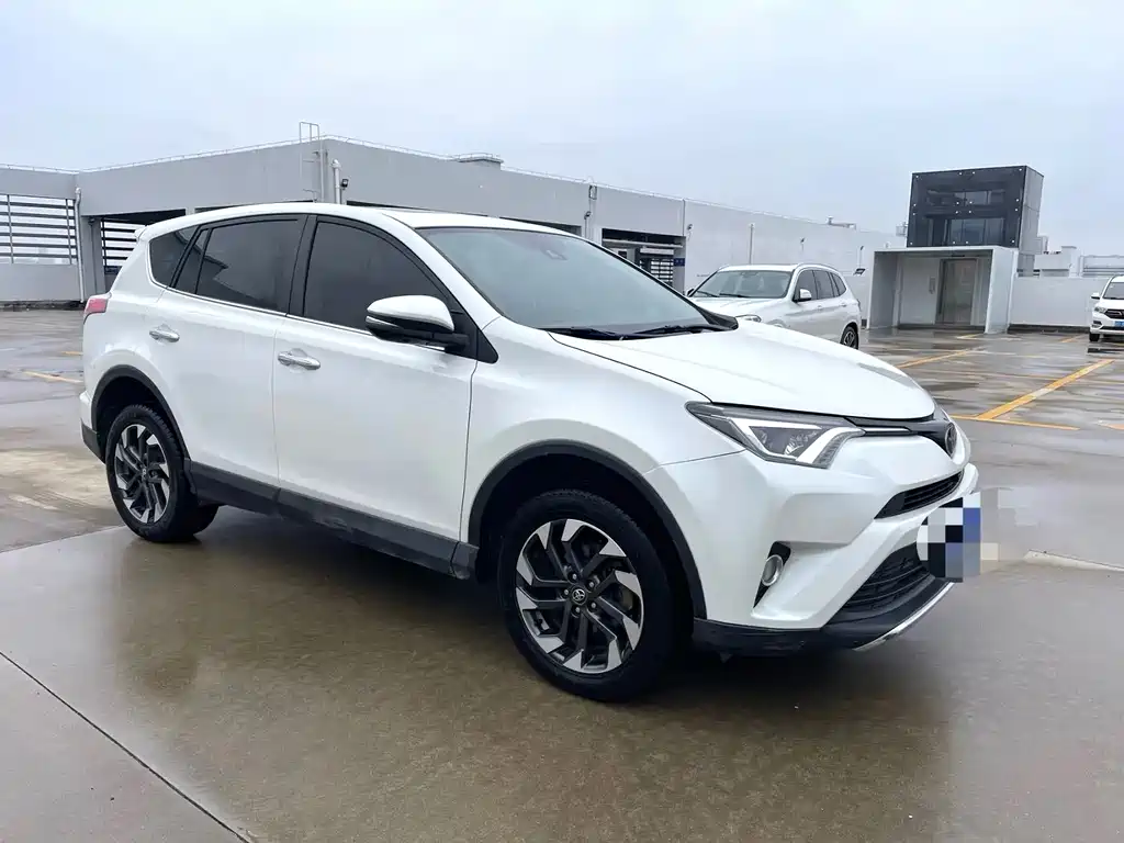 Toyota RAV4 — миниатюра 3