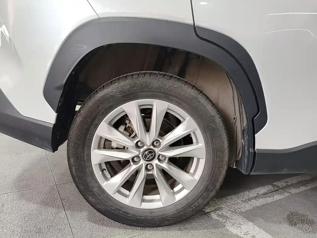 Toyota Corolla Cross — миниатюра 18