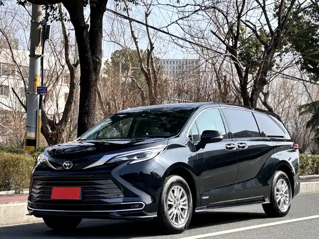 TOYOTA SIENNA 2024