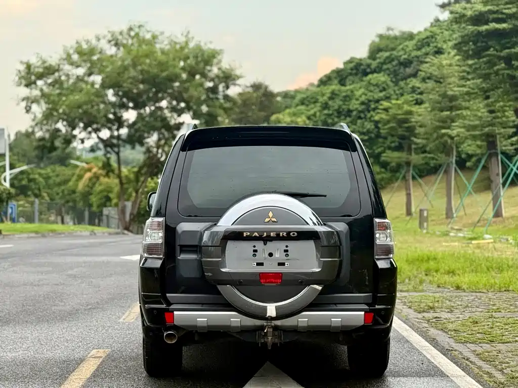 Mitsubishi Pajero (Import) — миниатюра 6
