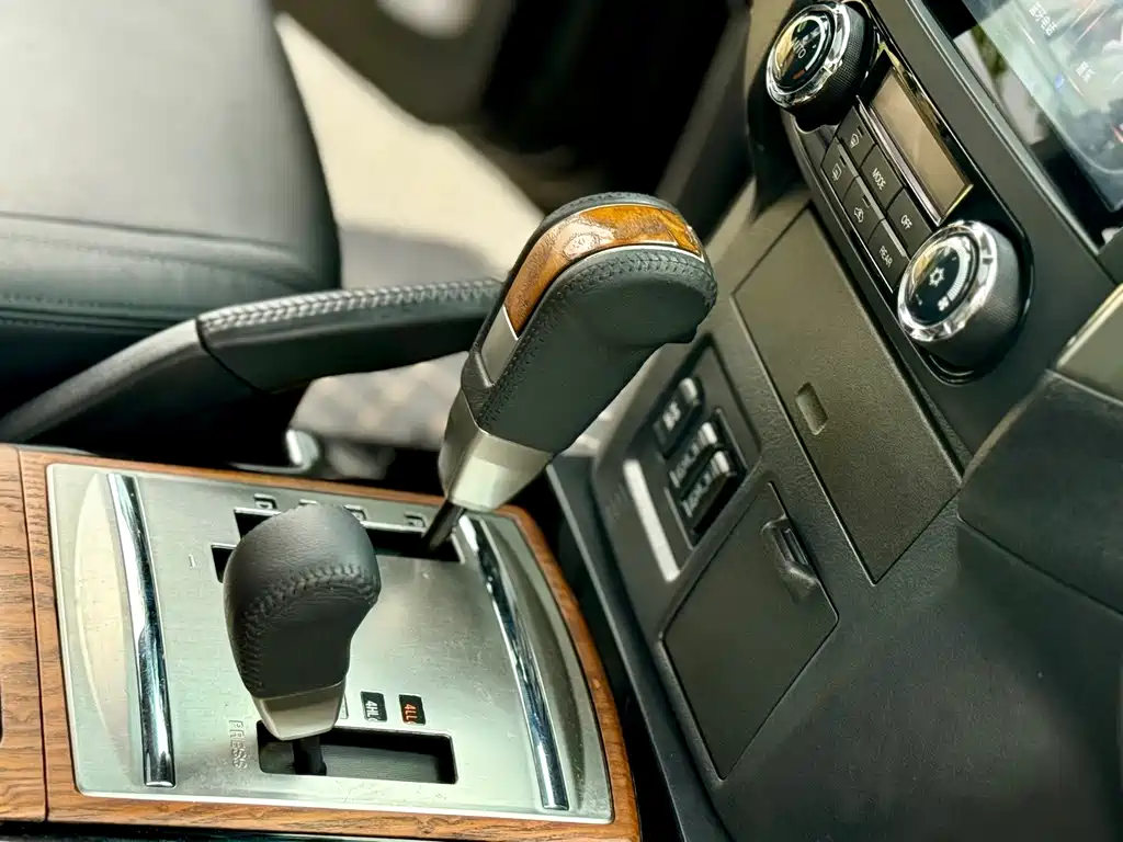 Mitsubishi Pajero (Import) — миниатюра 15