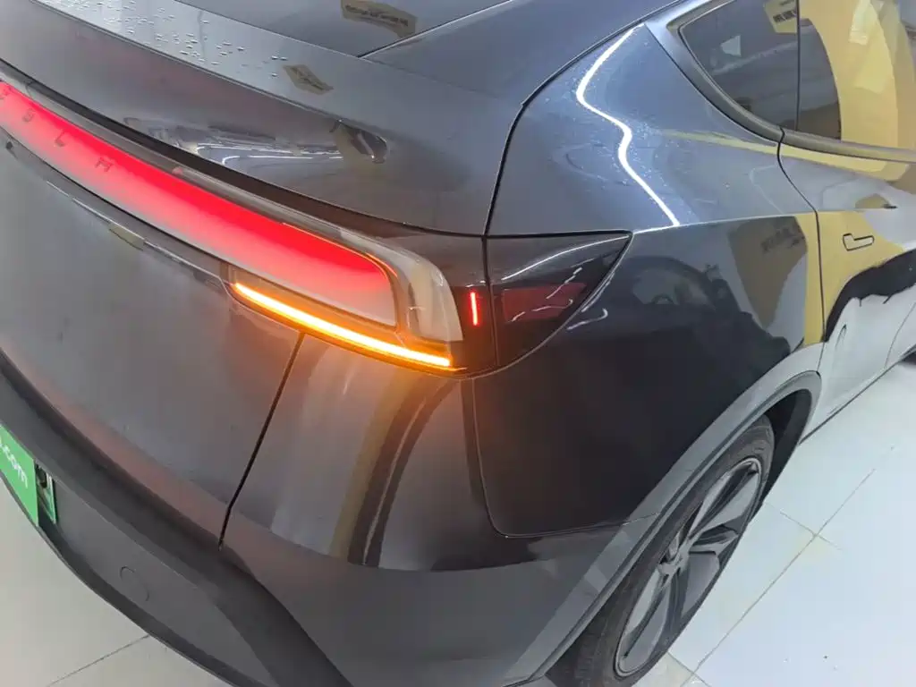 Tesla Model Y — миниатюра 8