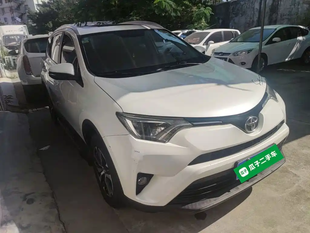 Toyota RAV4 — миниатюра 4