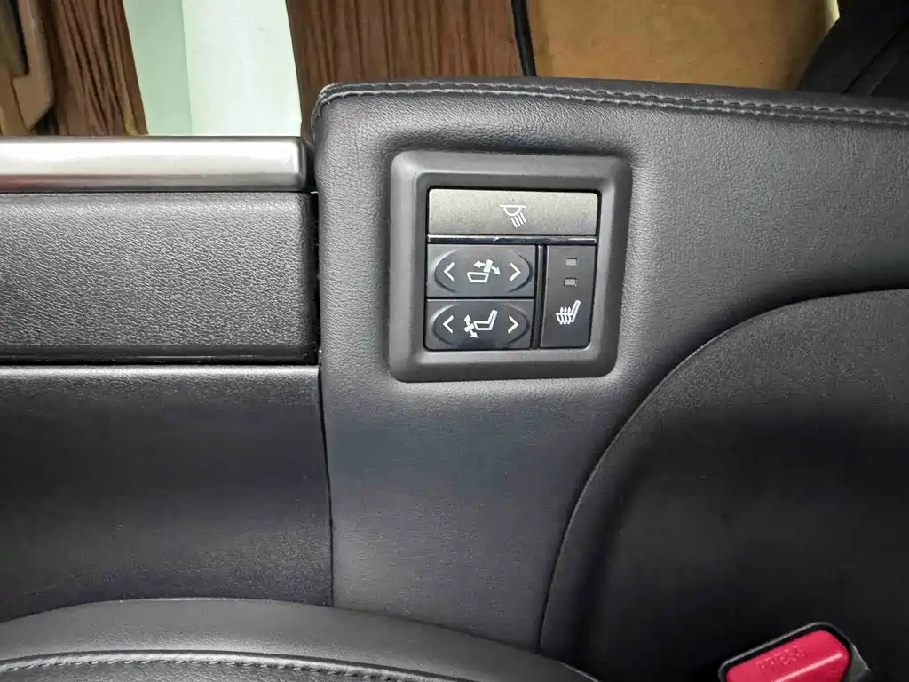 Cadillac Escalade — миниатюра 25