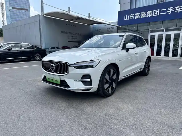VOLVO  XC60 PLUG IN HYBRID 2024