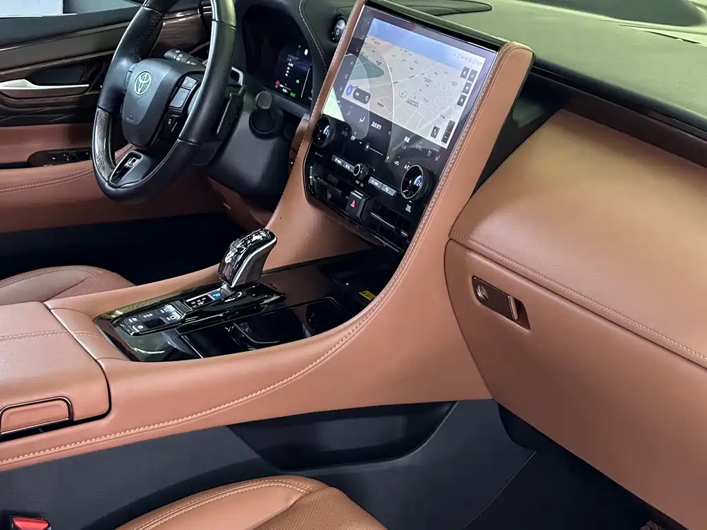 Toyota Alphard — миниатюра 20