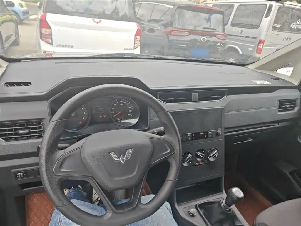 Wuling Hongguang Plus PLUS 2019 1.5T MT 7 мест