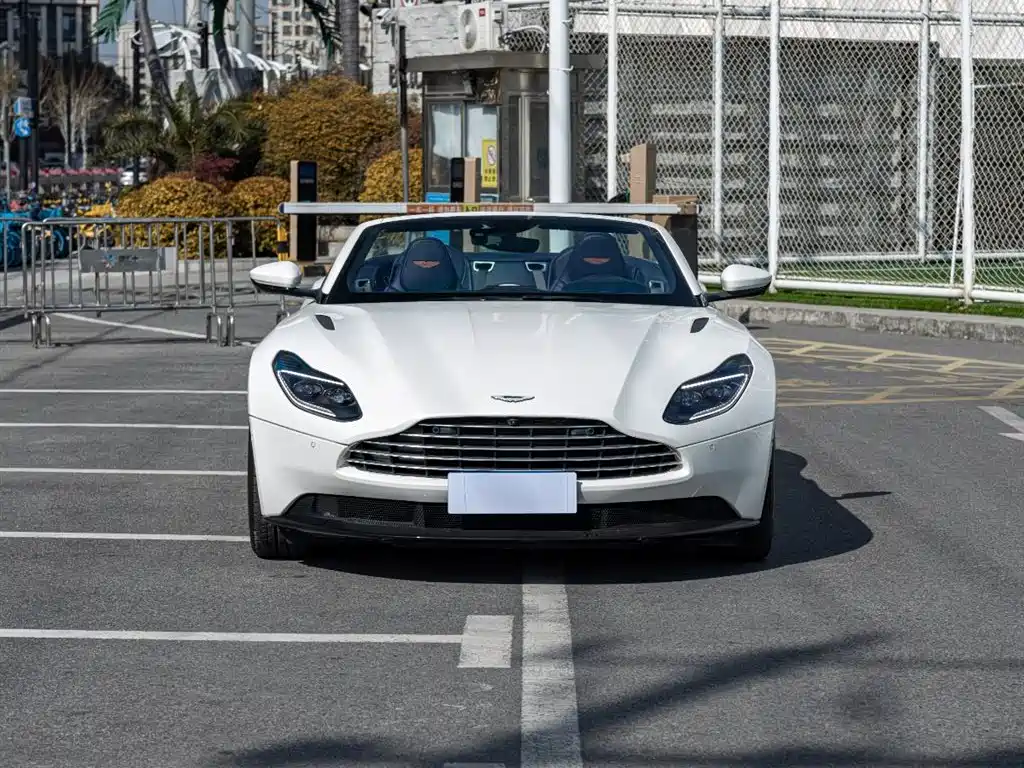 ASTON MARTIN DB11