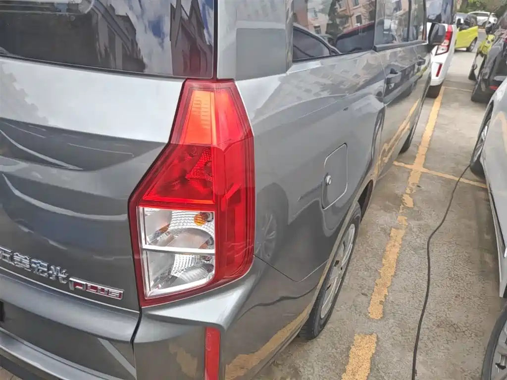 Wuling Hongguang Plus PLUS 2019 1.5T MT 7 мест