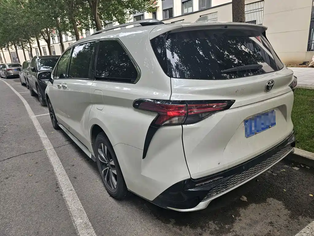 Toyota Granvia 2024 2.5L Luxury PLUS