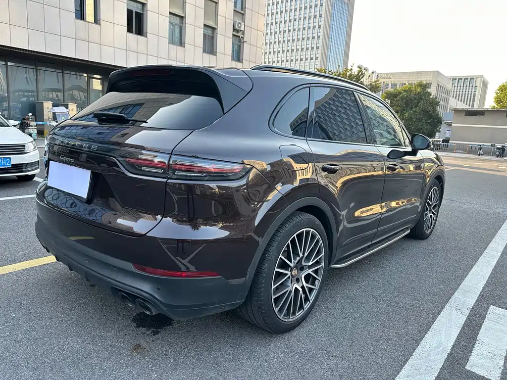 Porsche Cayenne — миниатюра 4