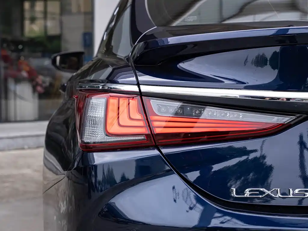 Lexus ES — миниатюра 7