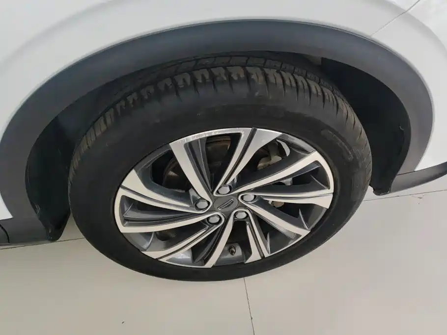 Geely Binyue — миниатюра 6