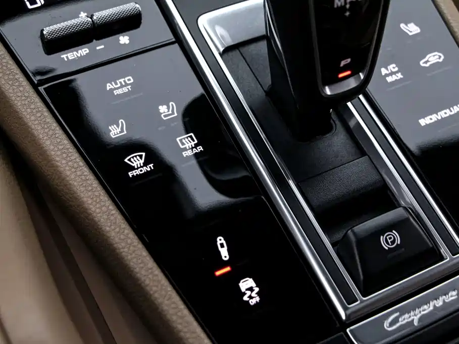 Porsche Cayenne Hybrid — миниатюра 11