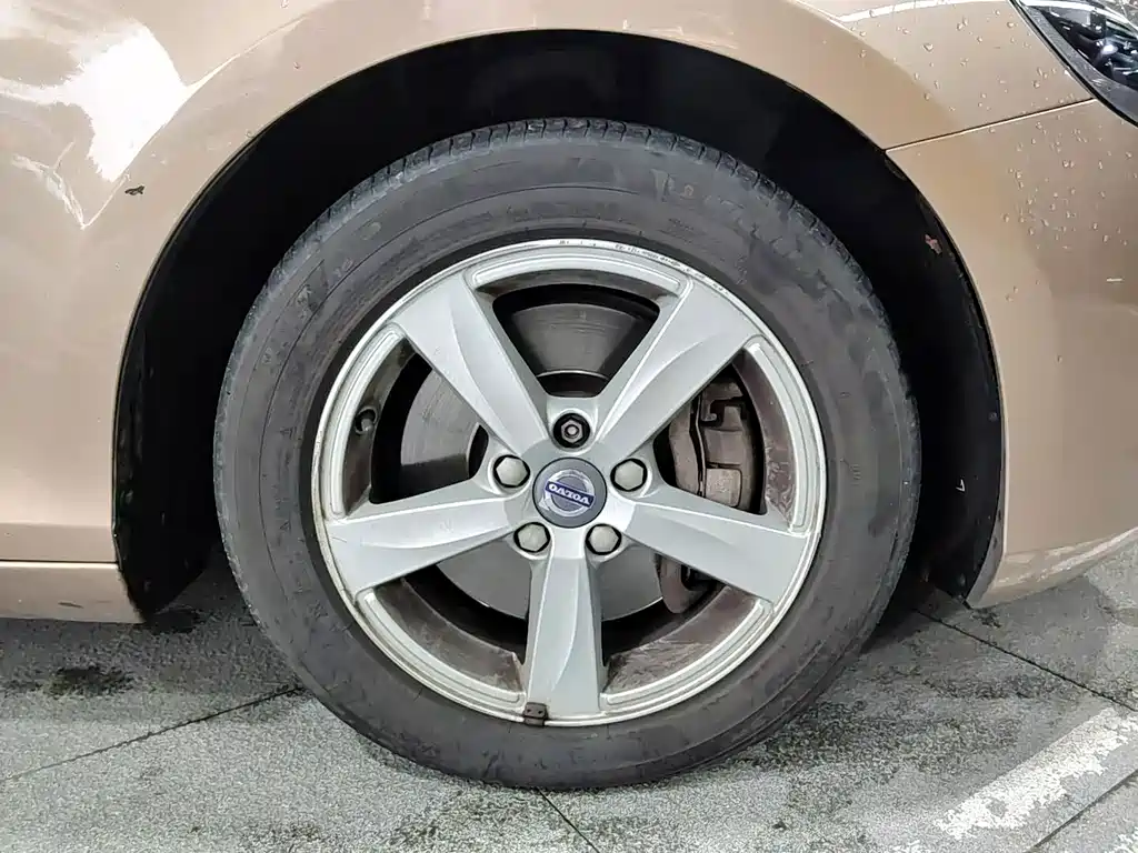 Volvo V40 — миниатюра 17
