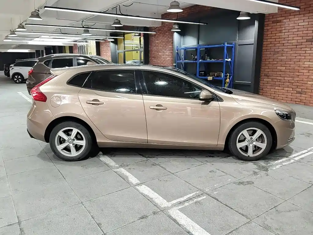 Volvo V40 — миниатюра 5