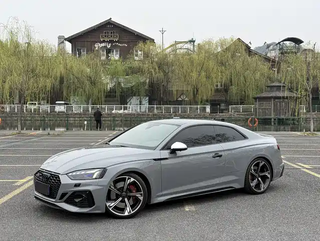 AUDI RS 5