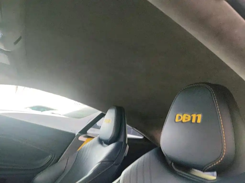 Aston Martin DB11 — миниатюра 9