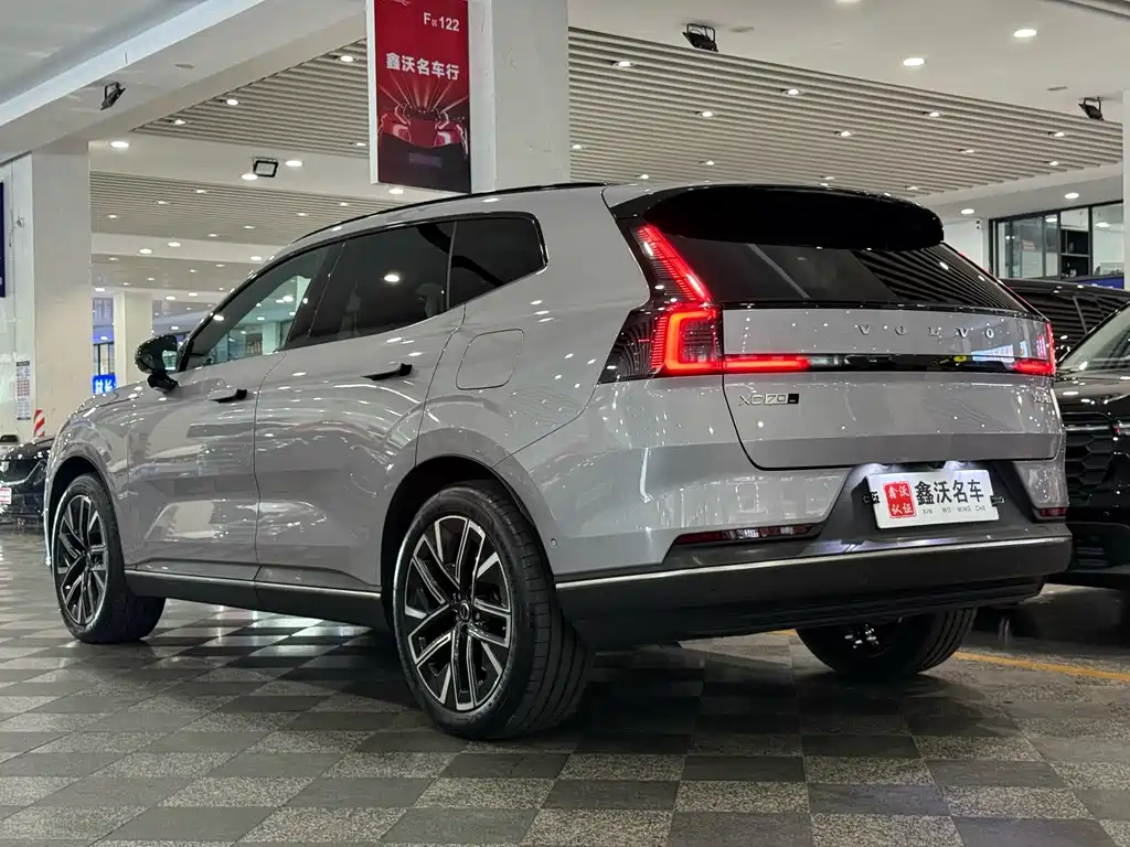 Volvo XC70 PHEV — миниатюра 4