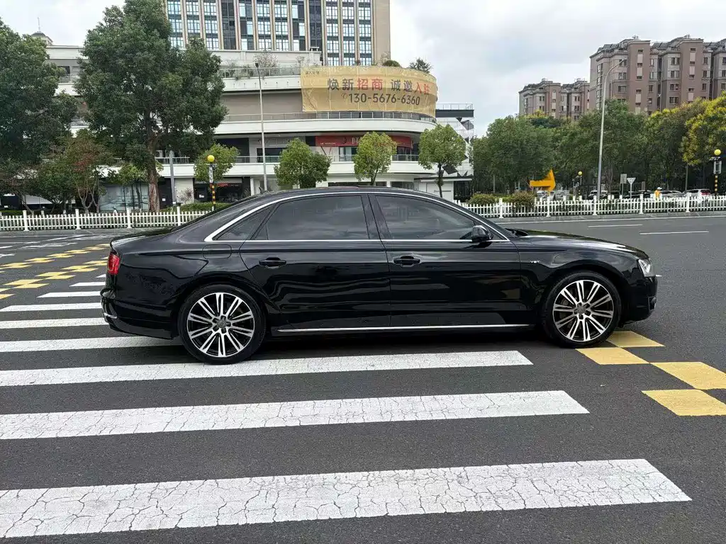 Audi A8 — миниатюра 3