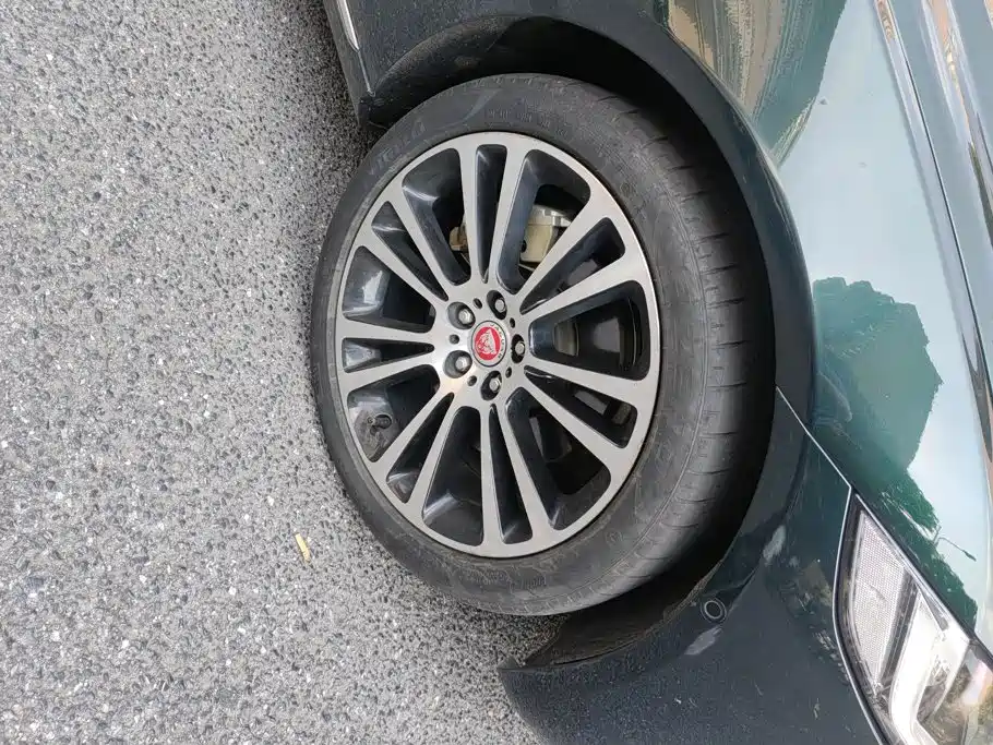 Jaguar XFL — миниатюра 6