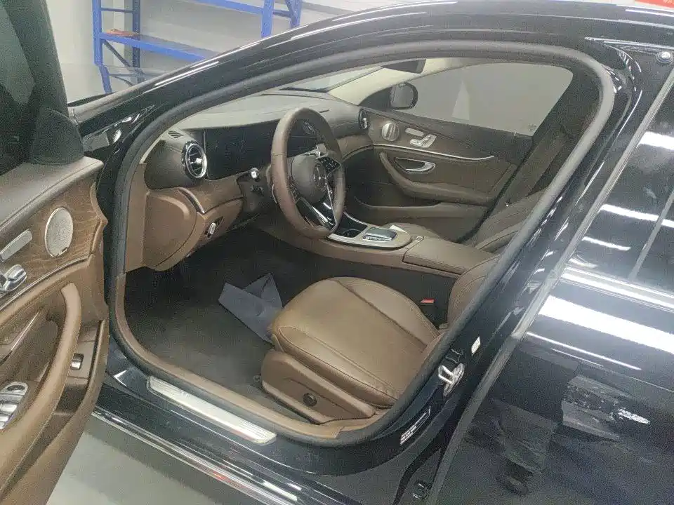 Mercedes-Benz E-Class — миниатюра 5