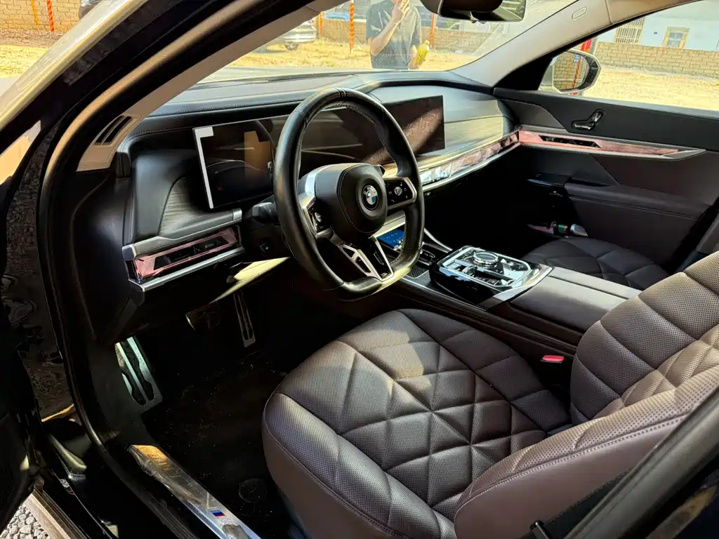 BMW 7 Series — миниатюра 6
