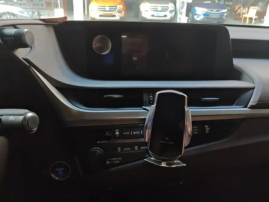 Lexus ES — миниатюра 13
