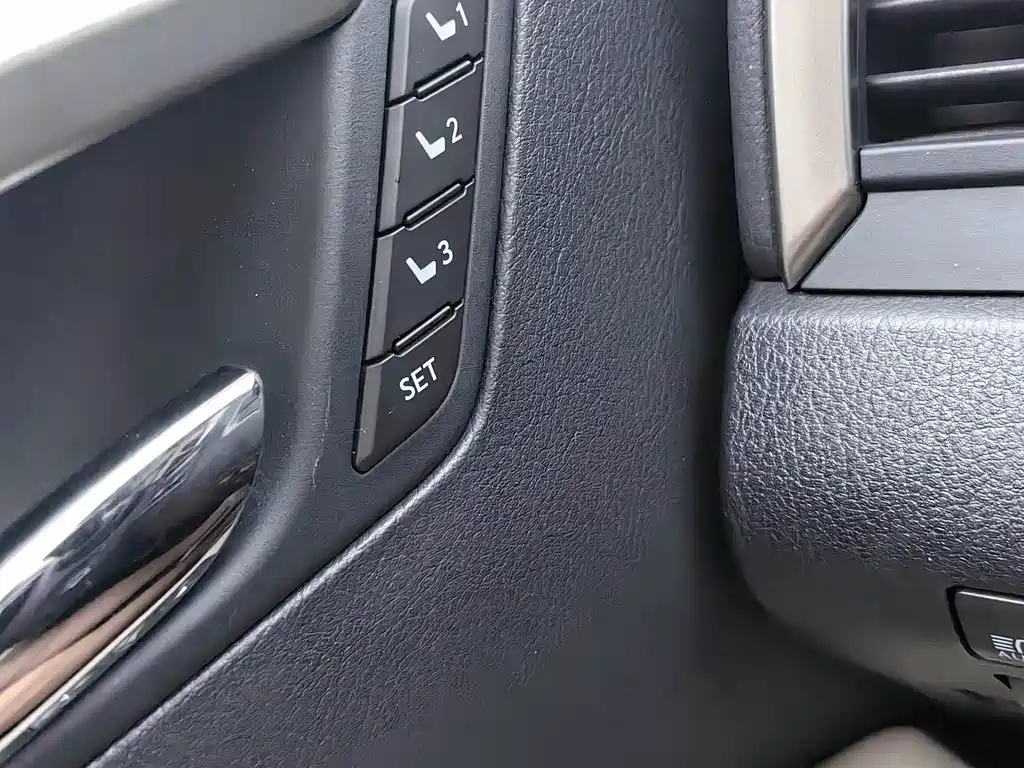 Lexus RX — миниатюра 17