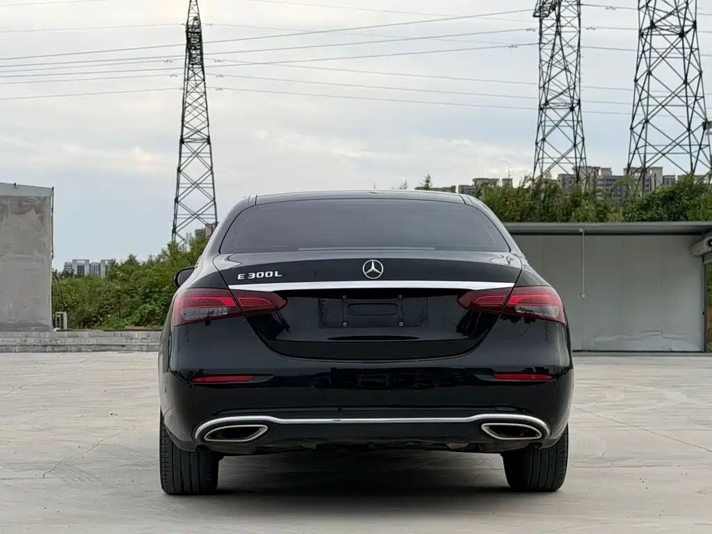 Mercedes-Benz E-Class — миниатюра 8