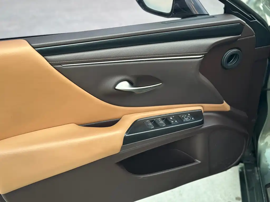 Lexus ES — миниатюра 5